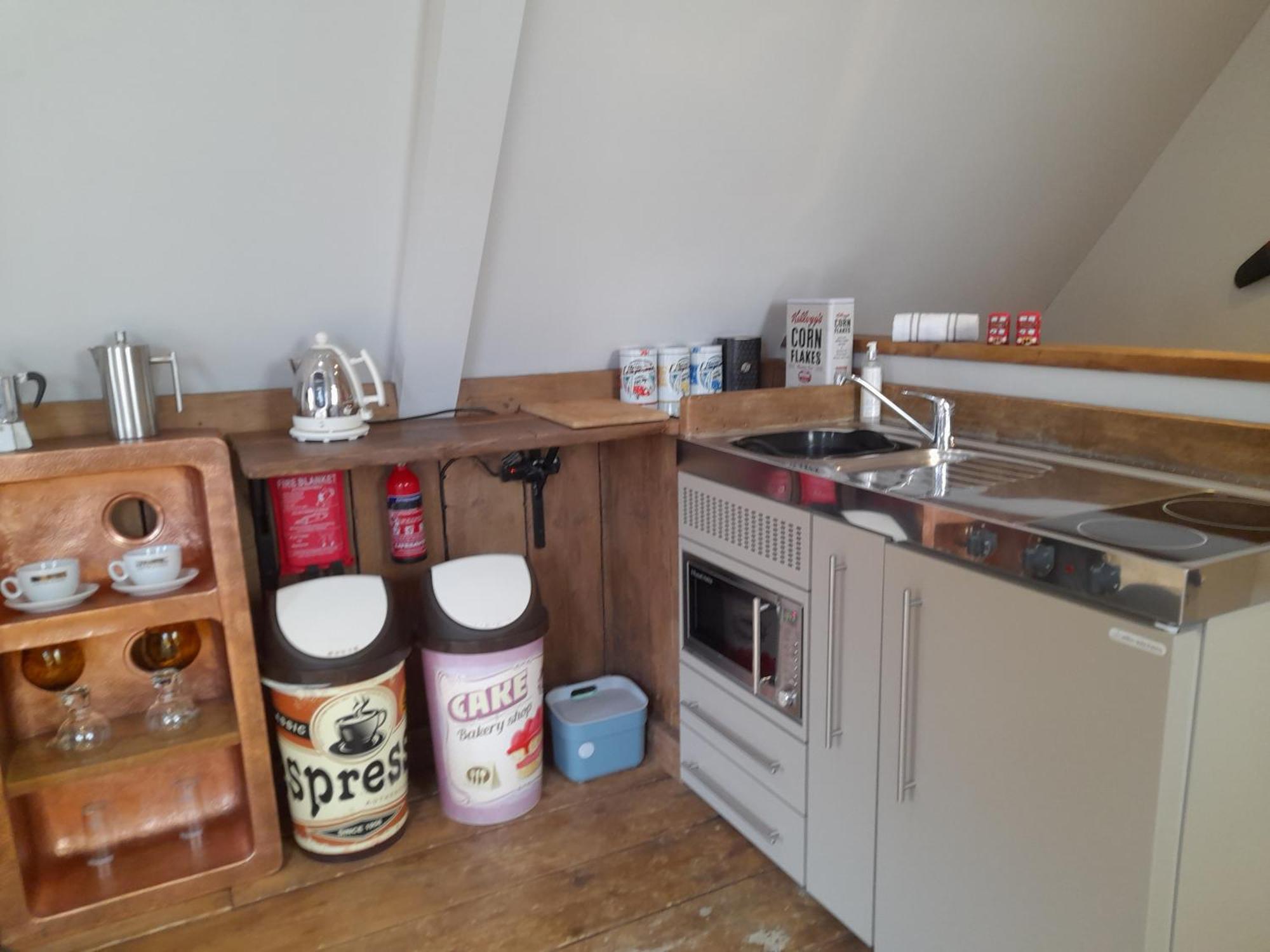 Quaint Studio Loft Room Nr Hampton Court Thames Ditton Kültér fotó